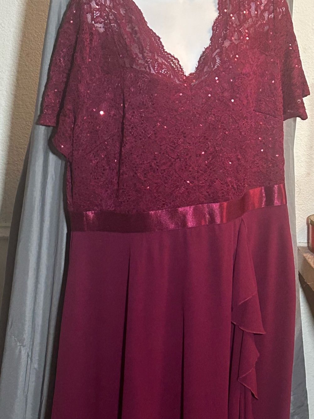 Elegant Burgundy Lace Evening Dress with Satin Waistband